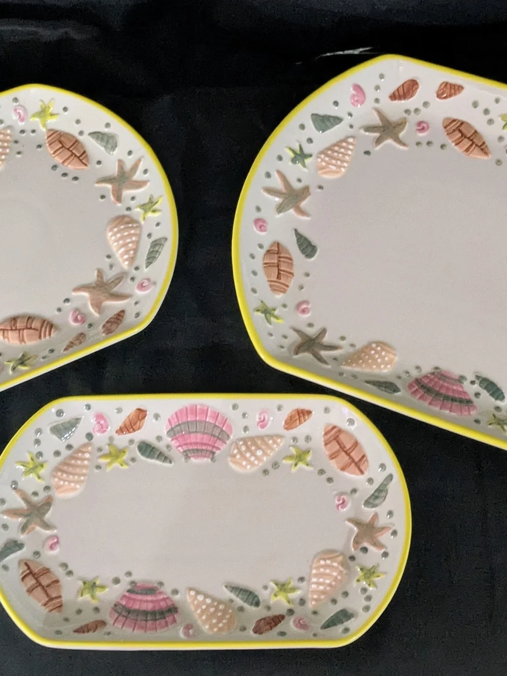 Temptations by Tara Ocean Shells Ceramic Nesting Serving Platters Trays Set of 3